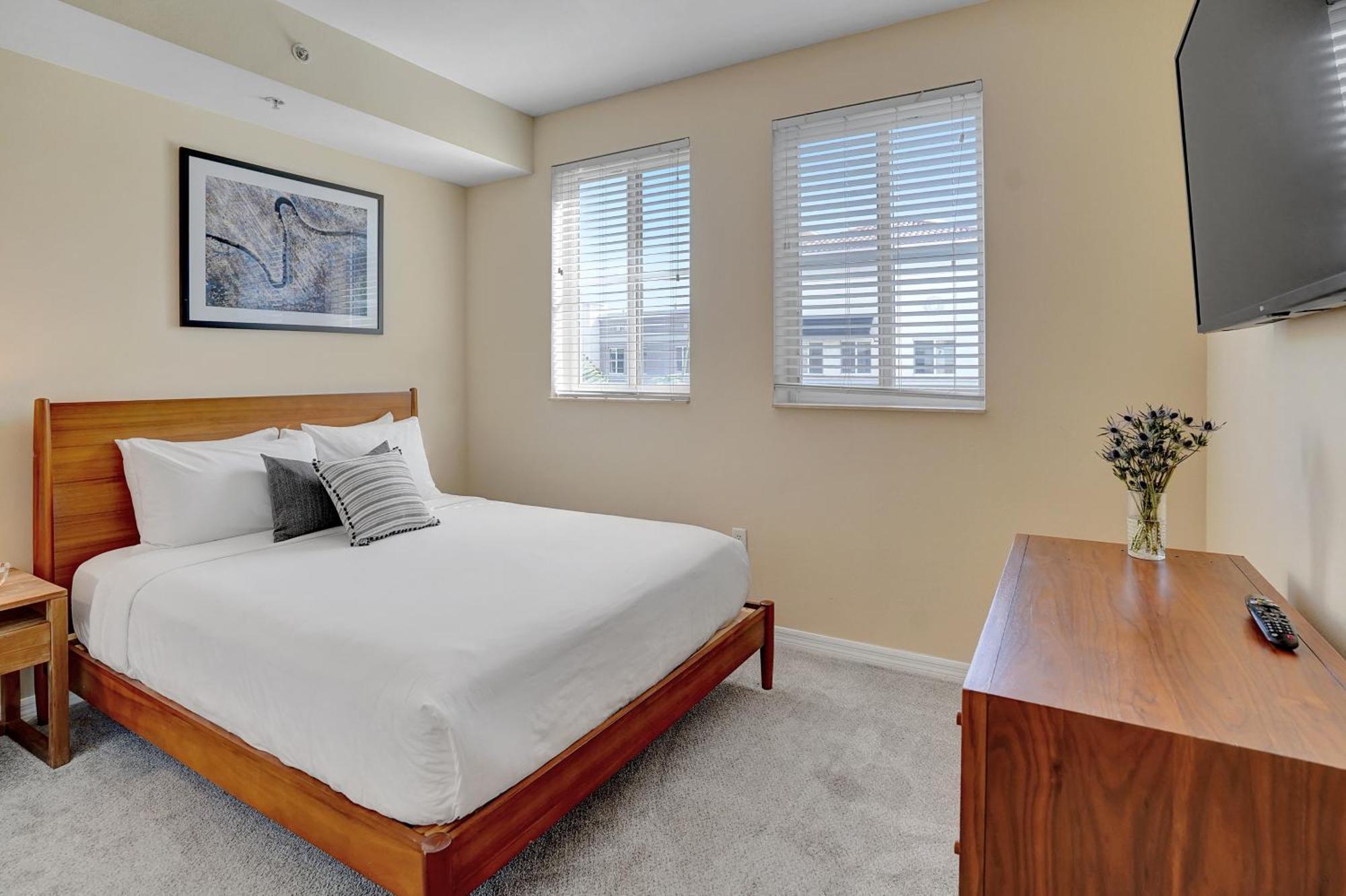 Dharma Home Suites South Miami At Red Road Commons Exterior photo